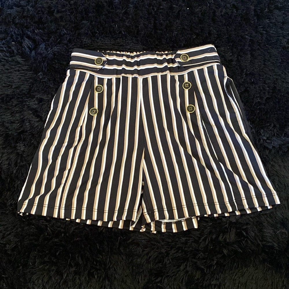 Stripped high waisted shorts